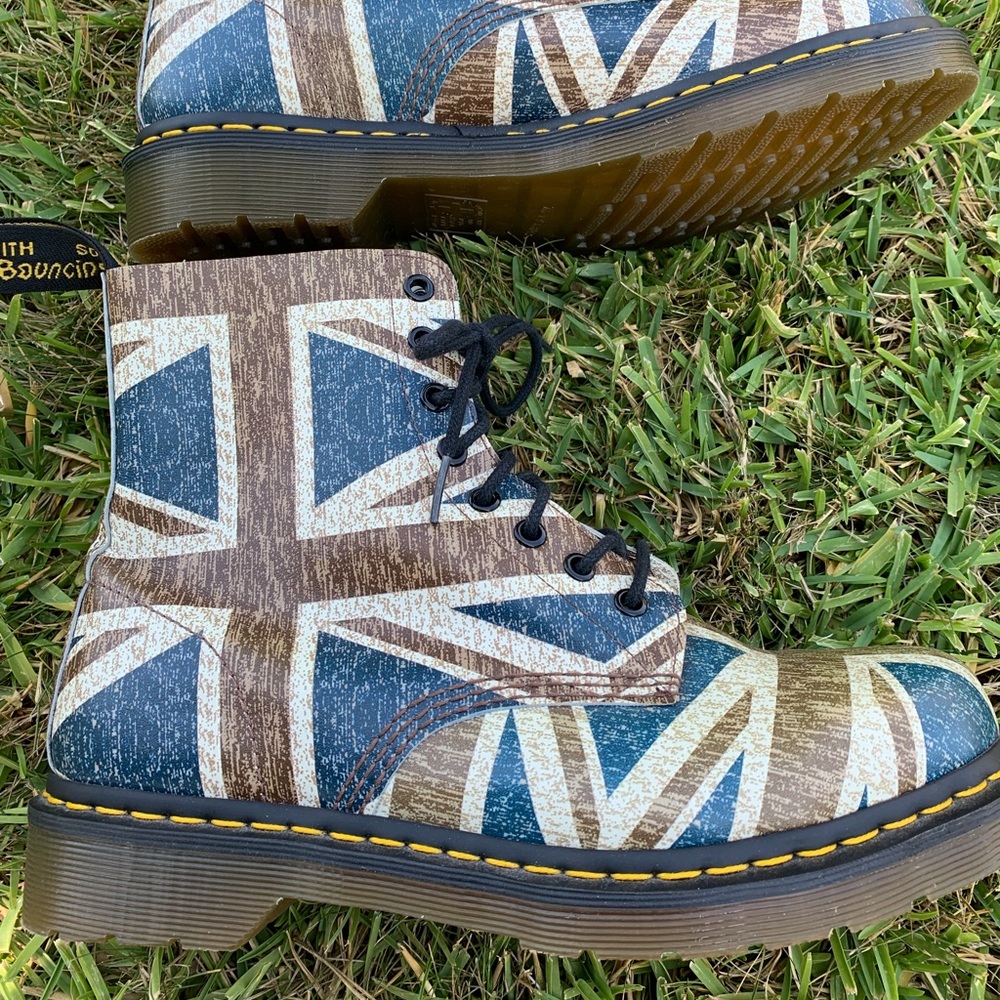 New Doc Martens PASCAL 8 eye British flag boots
